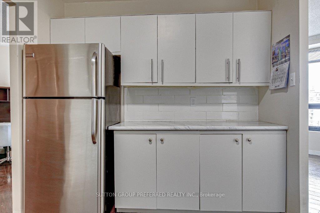 801 - 549 Ridout Street N Property Photo 8