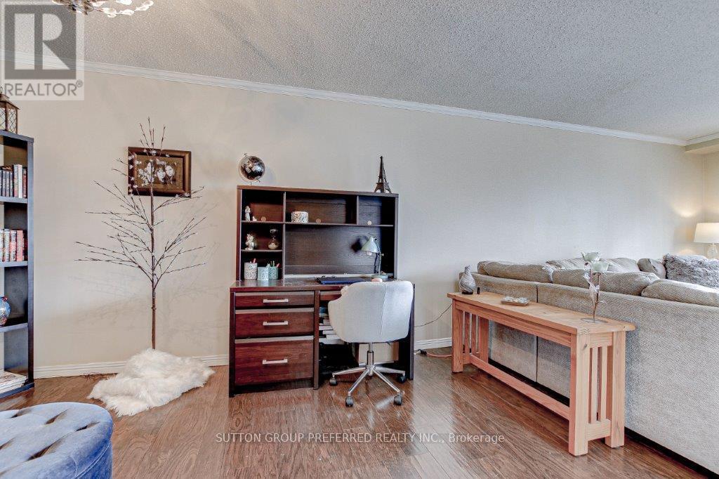 801 - 549 Ridout Street N Property Photo 11