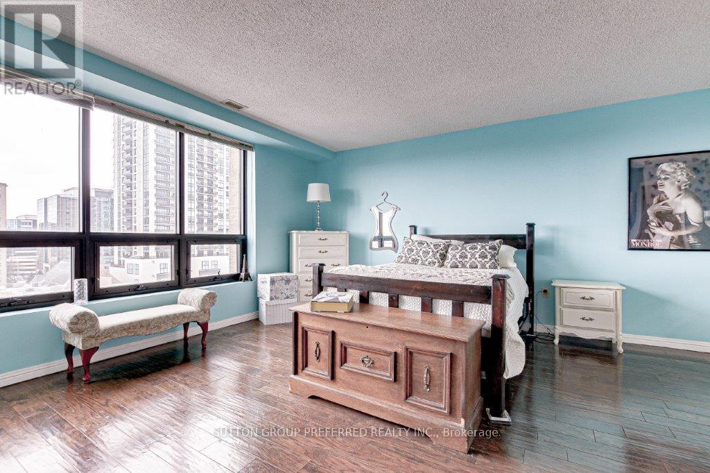 801 - 549 Ridout Street N Property Photo 17