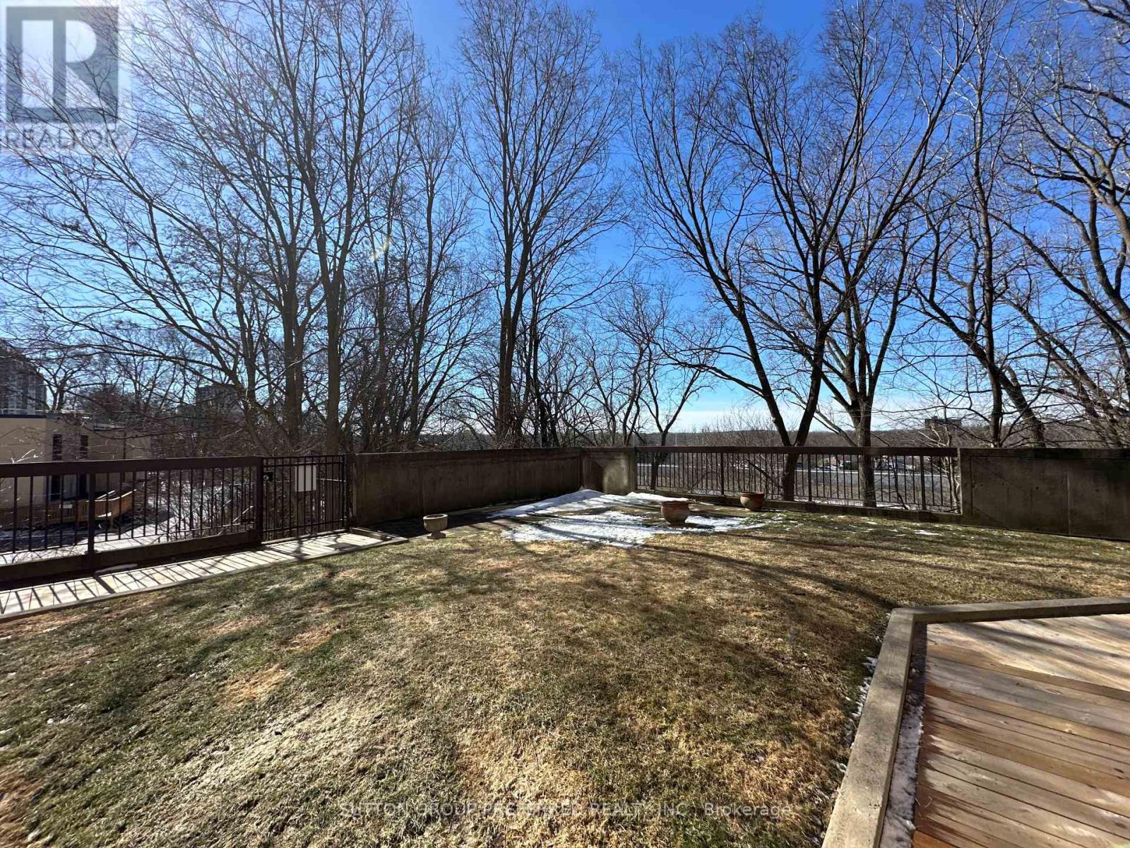 801 - 549 Ridout Street N Property Photo 24