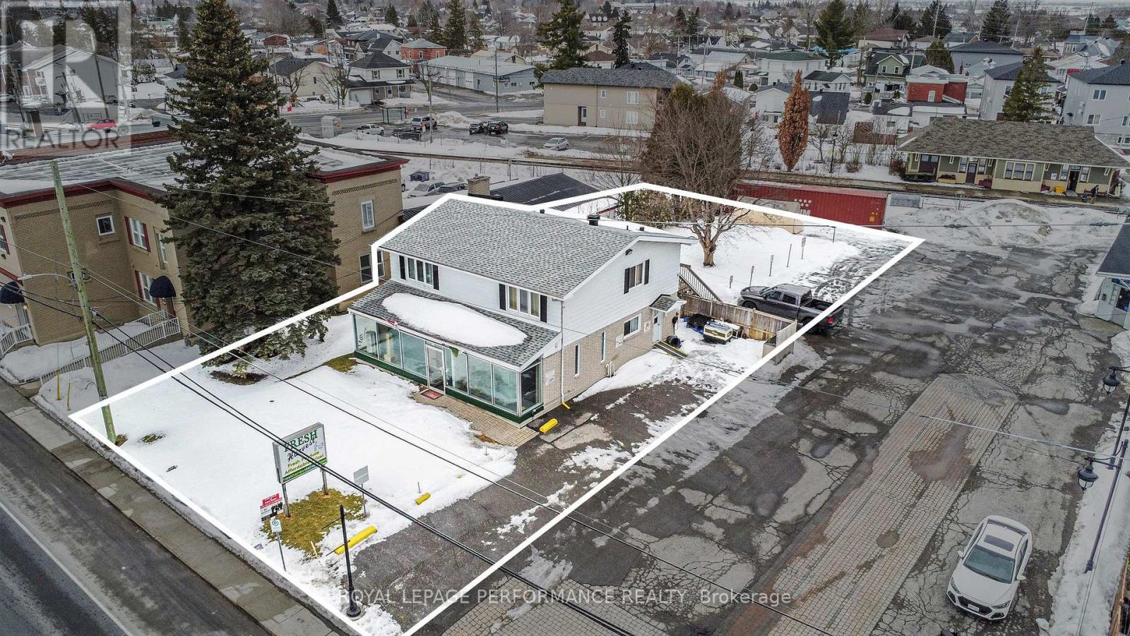 711 Principale Street Property Photo
