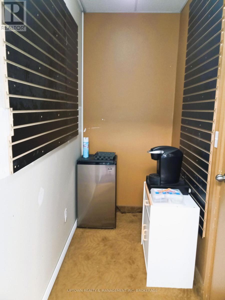1a - 300 Welland Avenue Property Photo 7