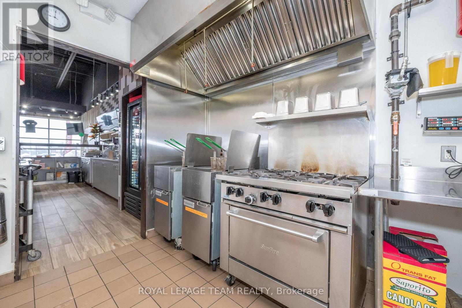 185 - 1200 Pembroke Street W Property Photo 17