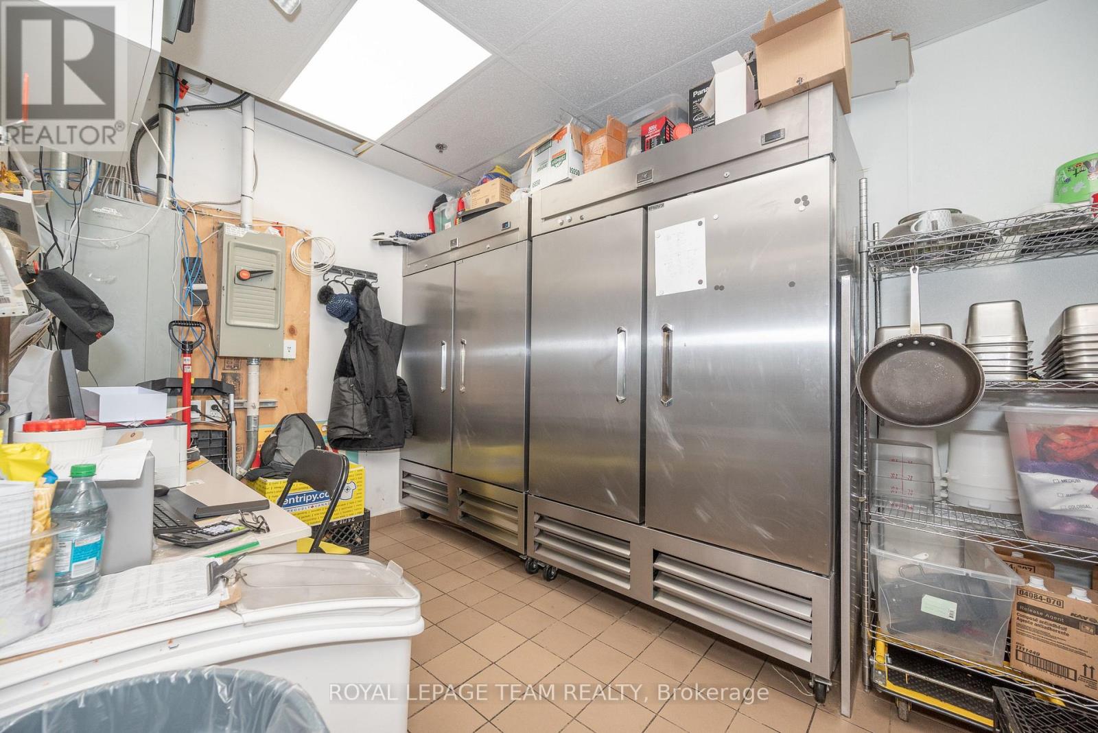 185 - 1200 Pembroke Street W Property Photo 18