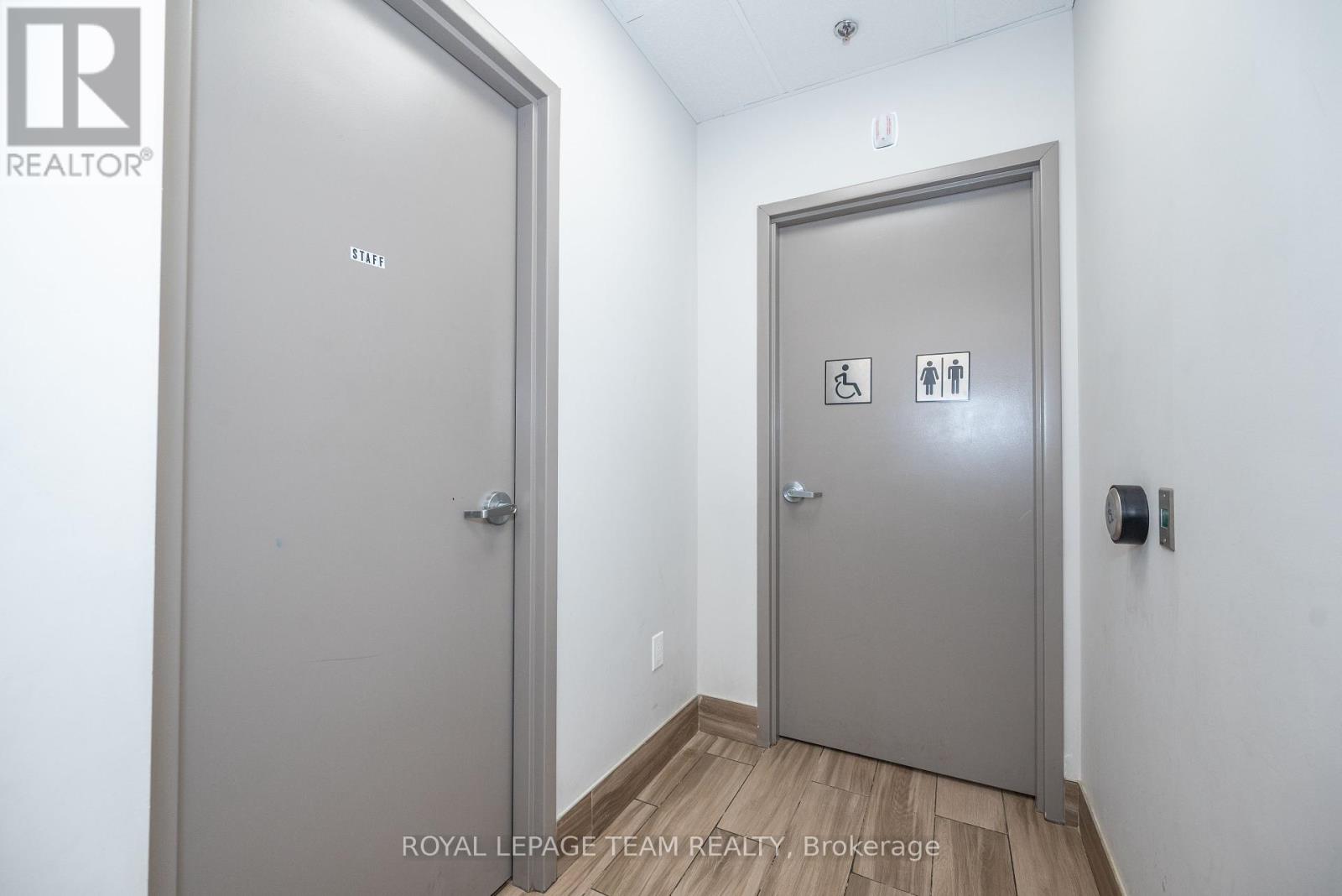 185 - 1200 Pembroke Street W Property Photo 21