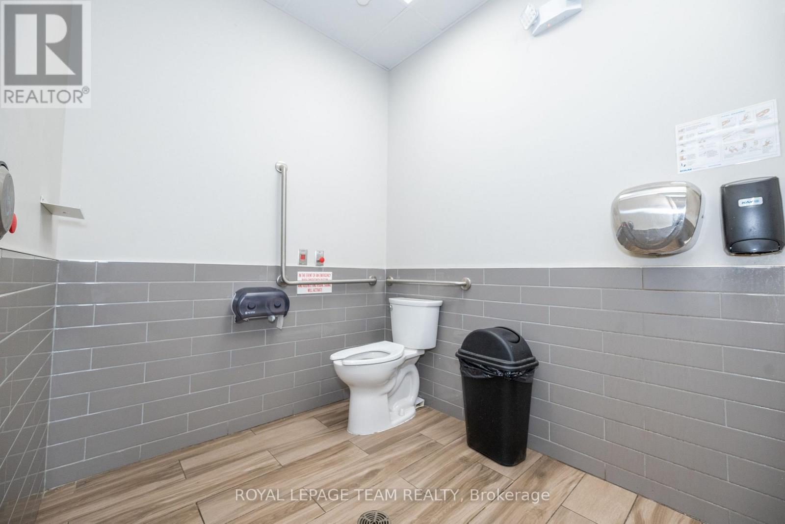 185 - 1200 Pembroke Street W Property Photo 22