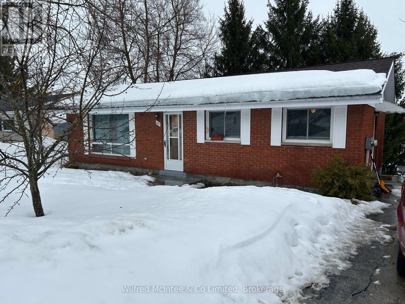 603 Alma Street Property Photo