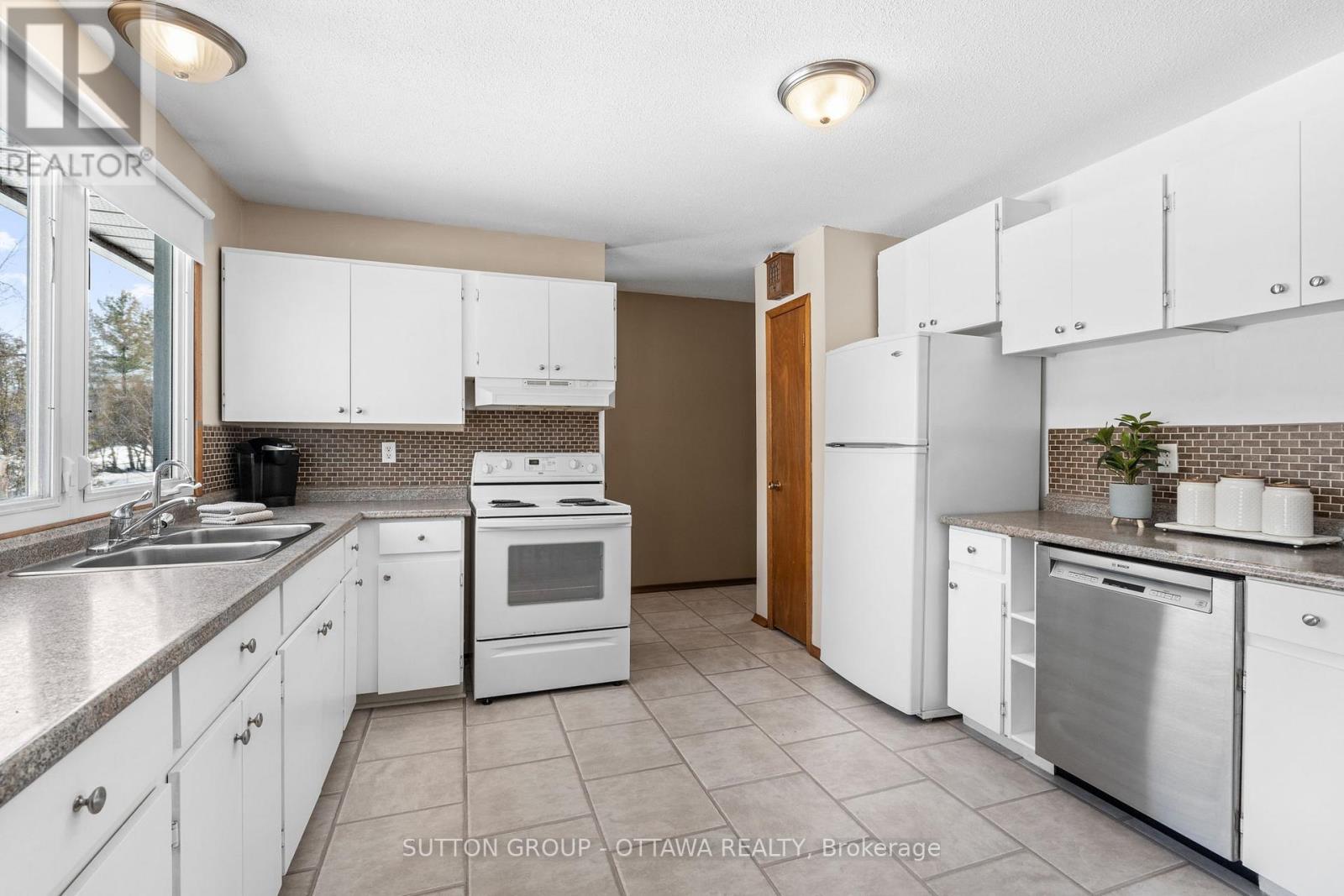 6489 Rideau Valley Drive N Property Photo 13