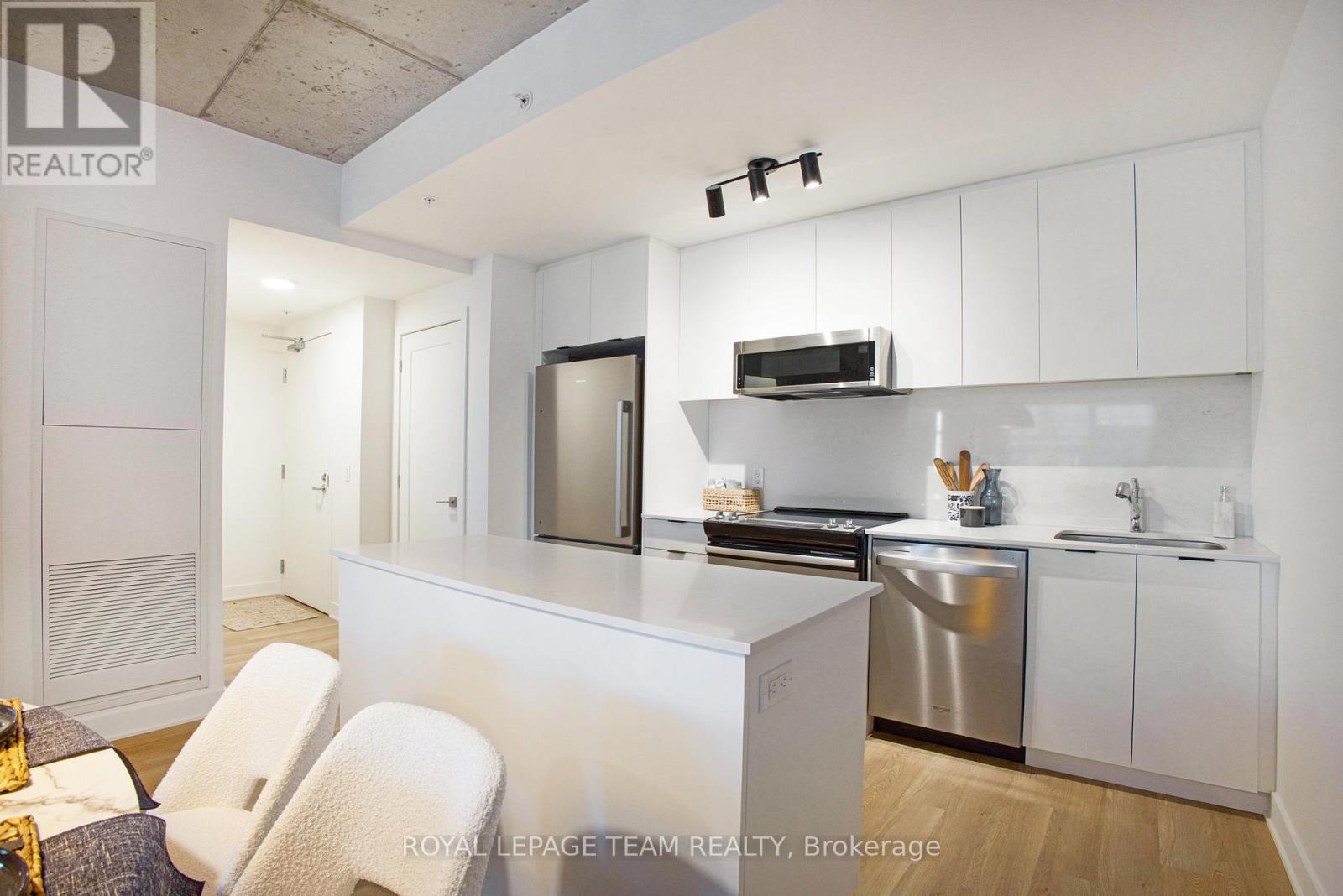 A206 - 1655 Carling Avenue Property Photo 3