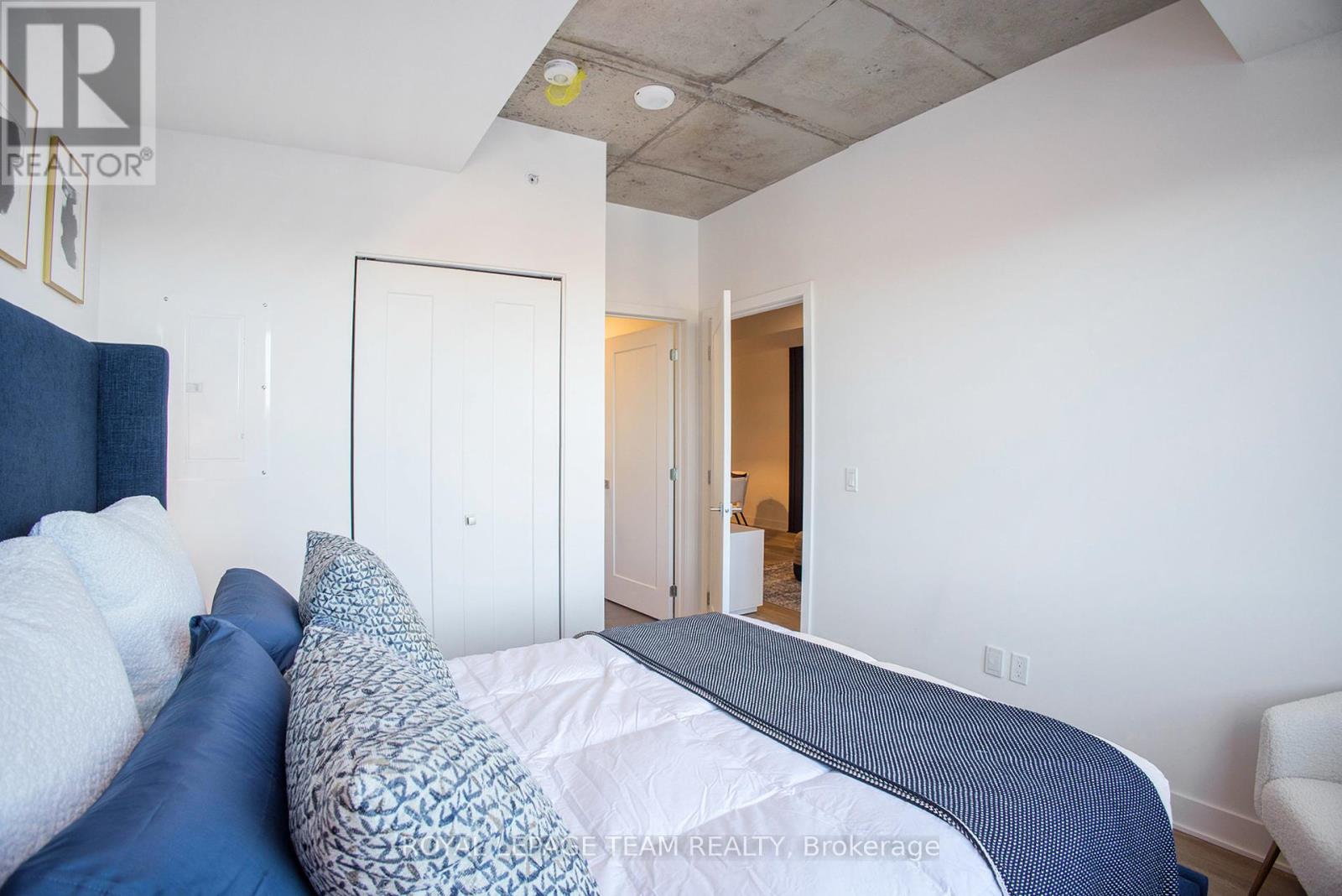 A206 - 1655 Carling Avenue Property Photo 5