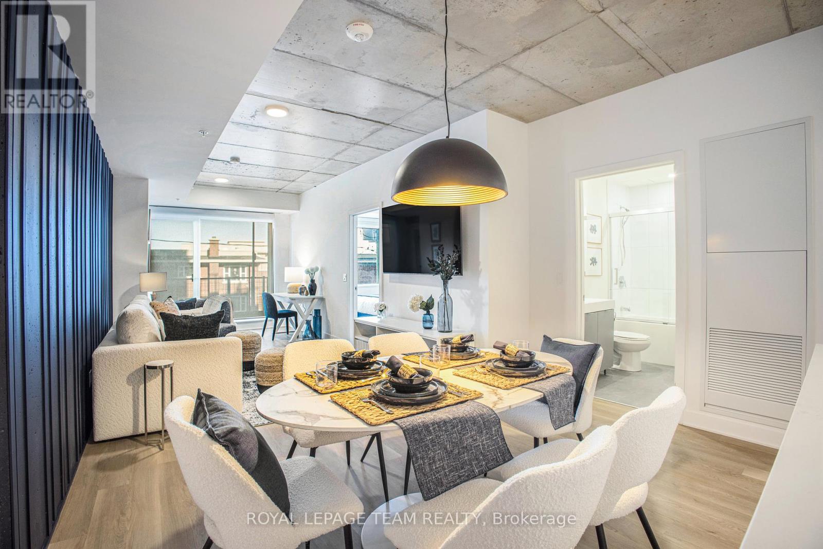 A318 - 1655 Carling Avenue Property Photo 4