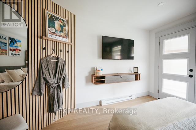 55-57 Dundas Street W Property Photo 12