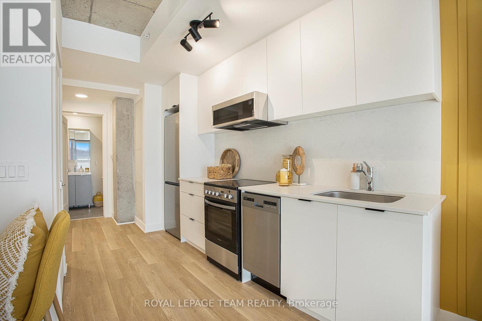 A611 - 1655 Carling Avenue Property Photo 13