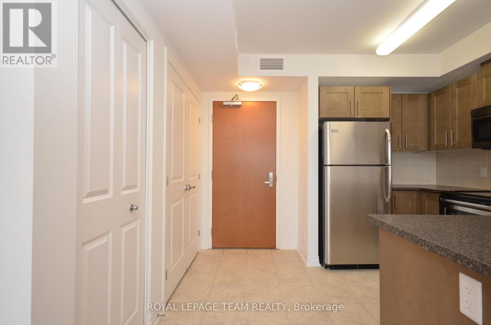 404 - 242 Rideau Street Property Photo 4