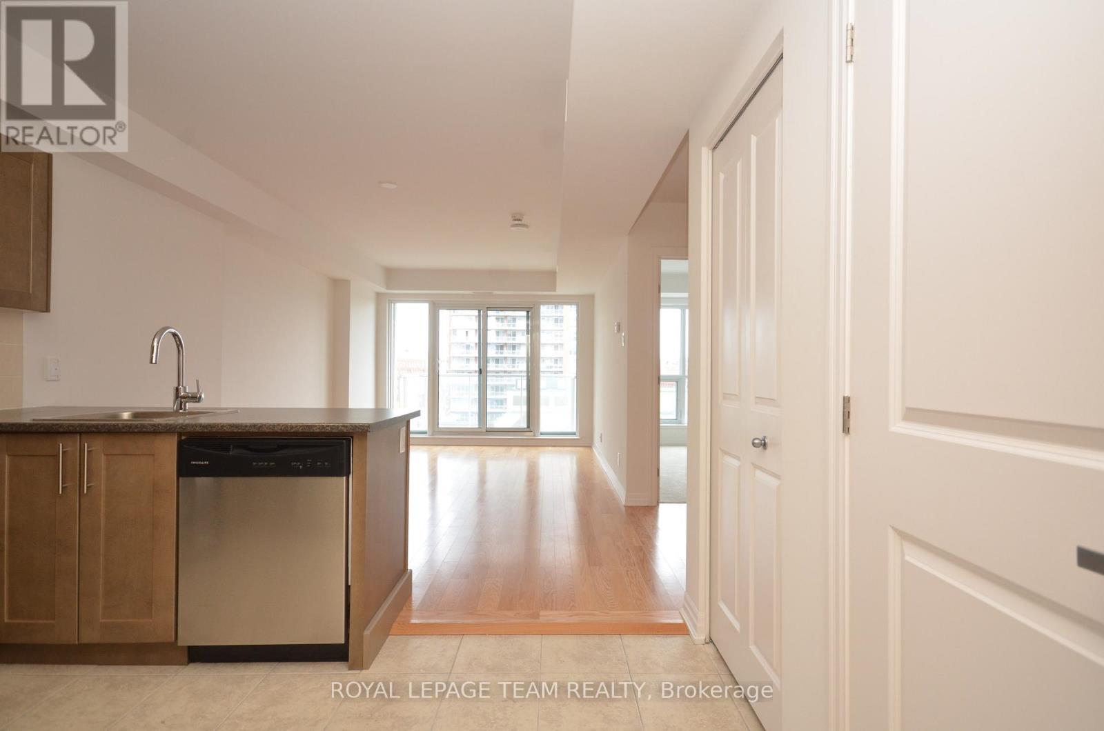 404 - 242 Rideau Street Property Photo 5