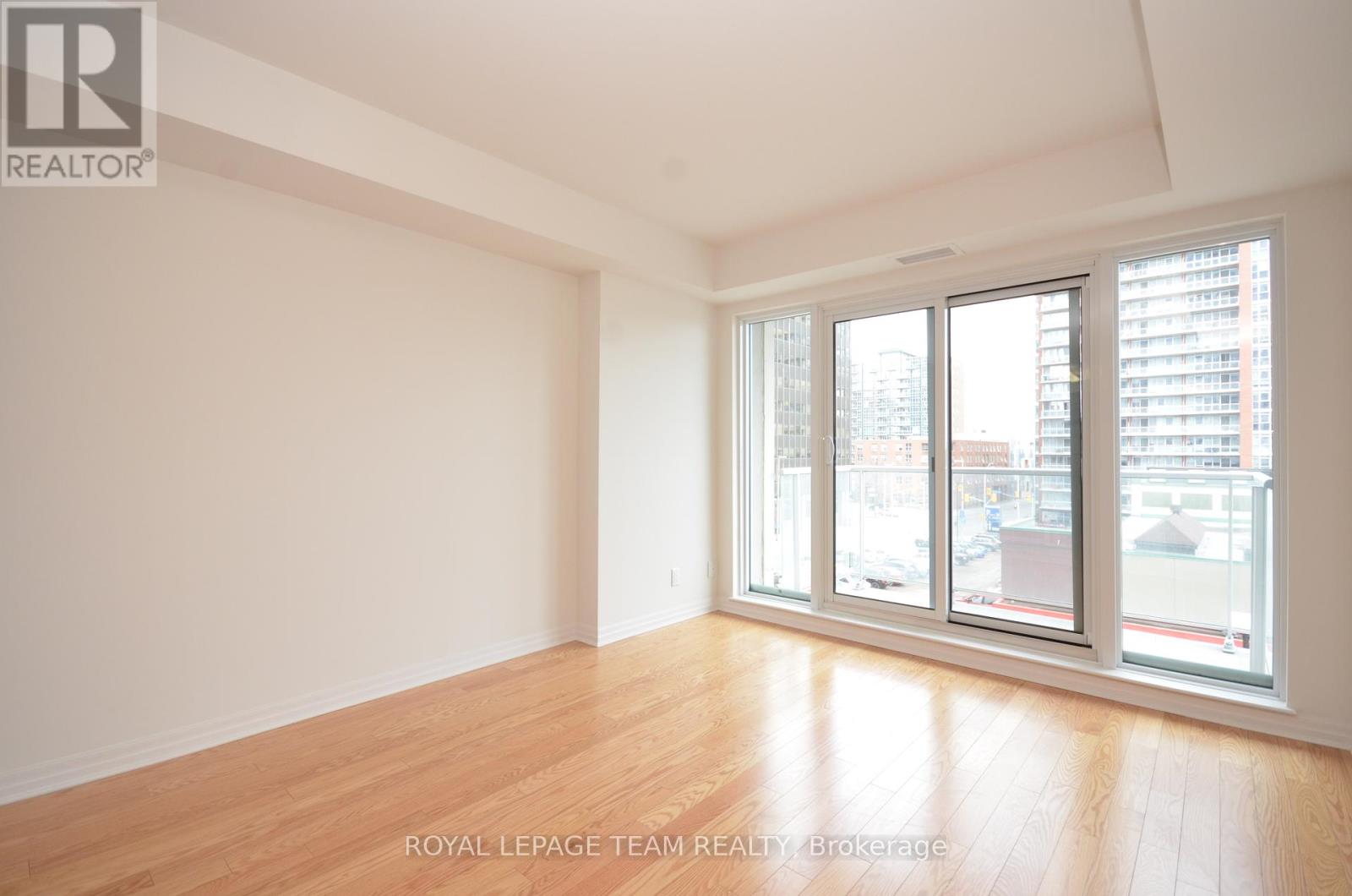404 - 242 Rideau Street Property Photo 8