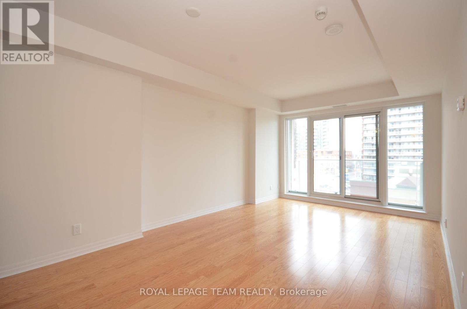 404 - 242 Rideau Street Property Photo 9