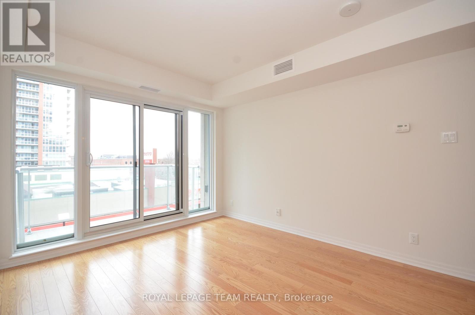 404 - 242 Rideau Street Property Photo 13