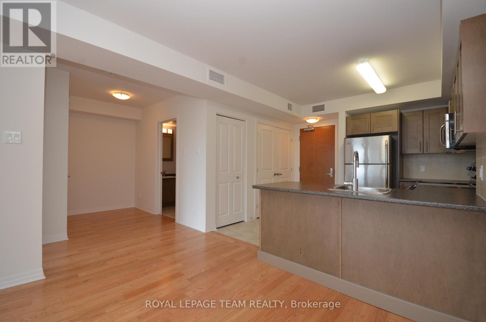 404 - 242 Rideau Street Property Photo 17