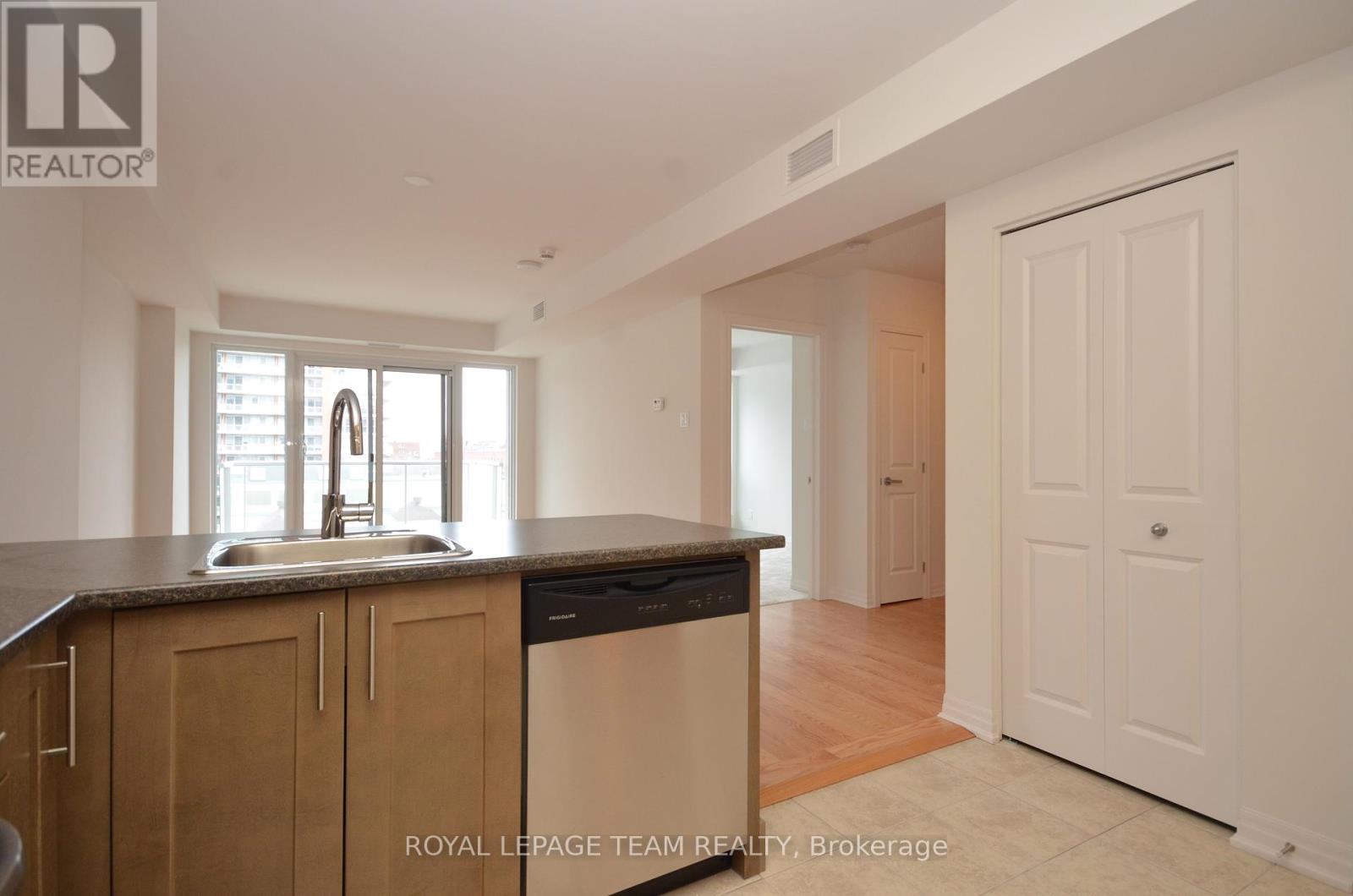 404 - 242 Rideau Street Property Photo 20