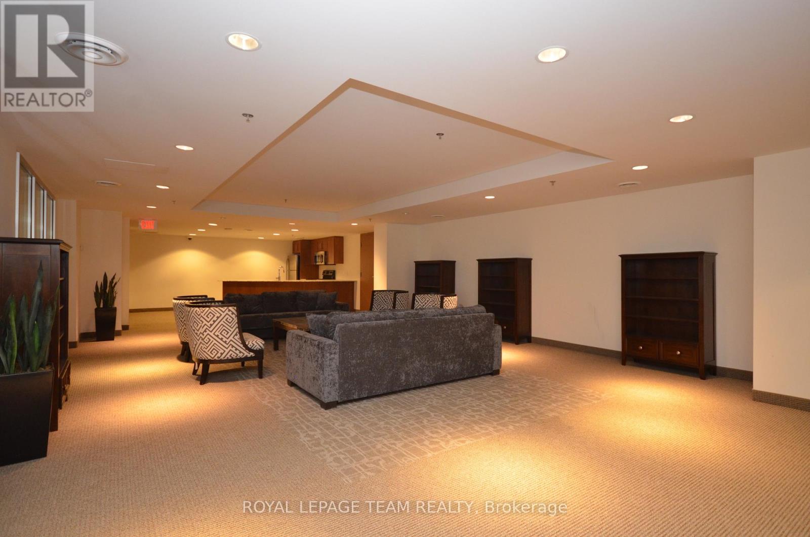 404 - 242 Rideau Street Property Photo 39