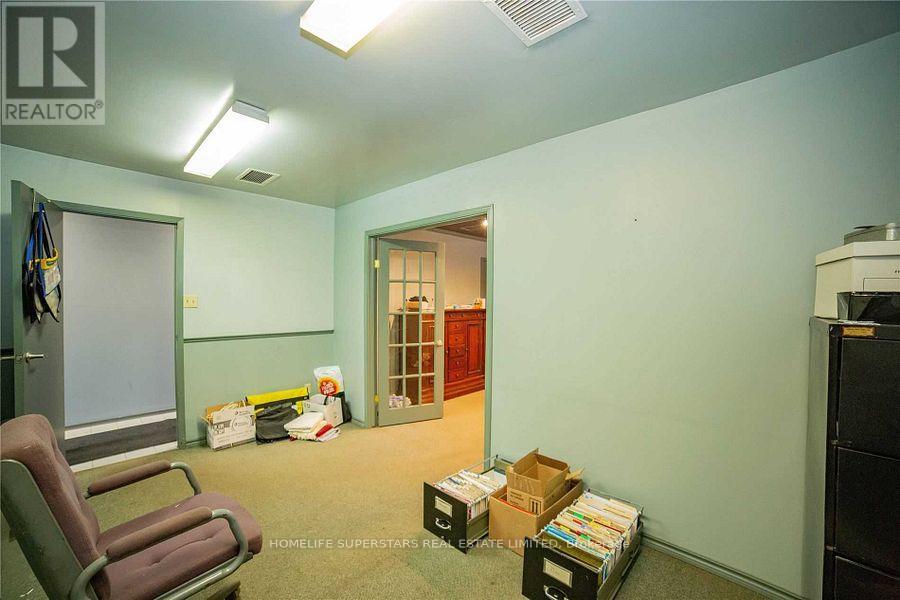 1956 River Road Property Photo 10