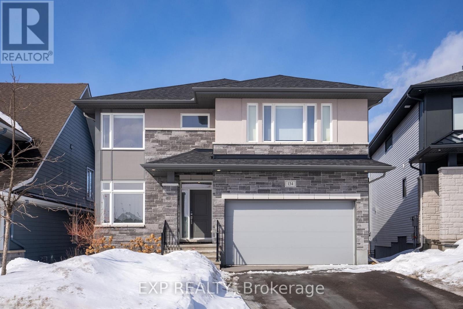 134 Escarpment Crescent Property Photo 1