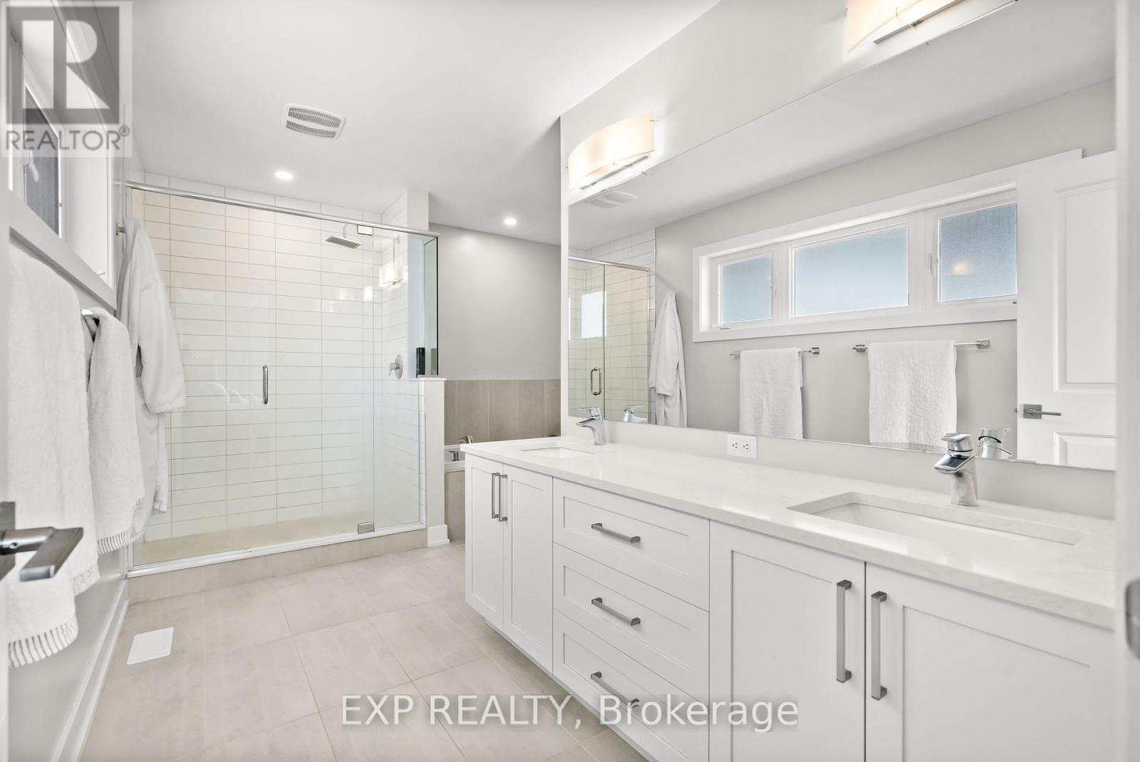 134 Escarpment Crescent Property Photo 22