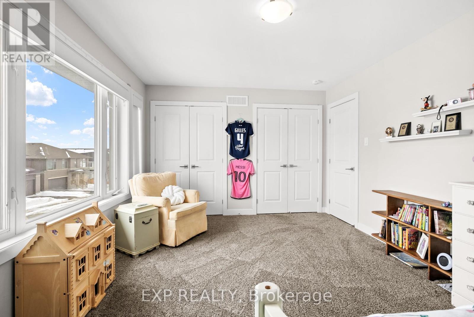 134 Escarpment Crescent Property Photo 28