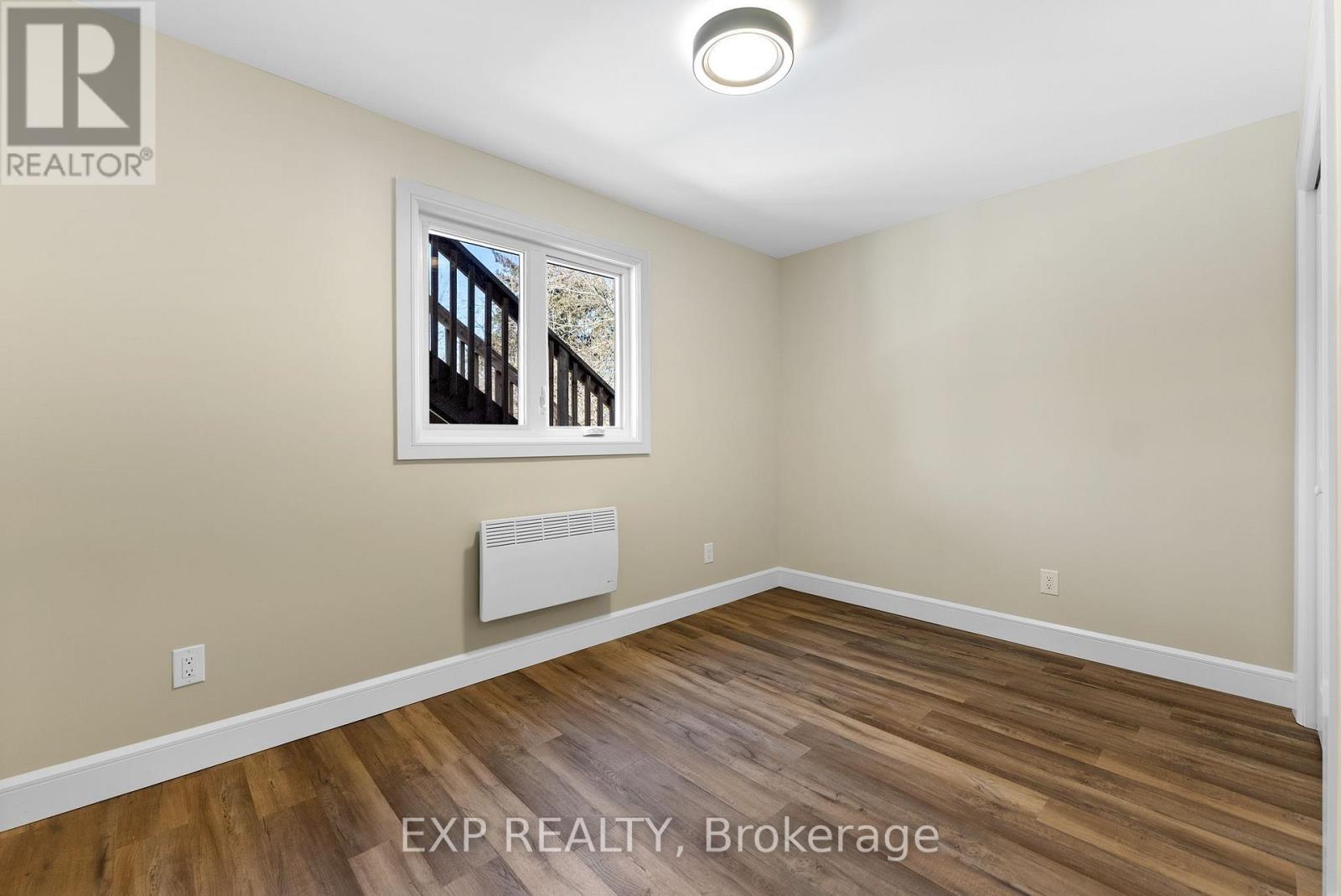 585 Perth Street Property Photo 14
