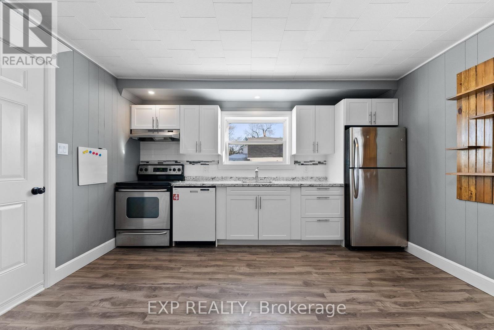 585 Perth Street Property Photo 17