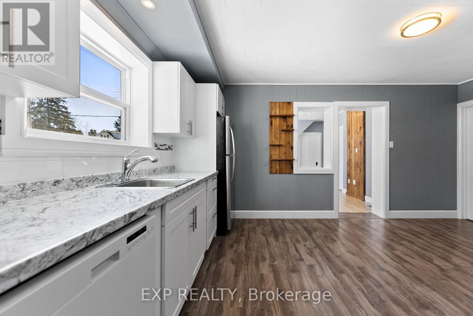585 Perth Street Property Photo 18