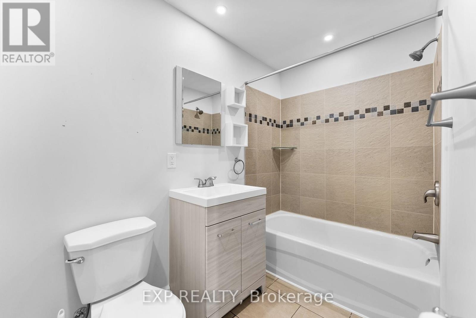 585 Perth Street Property Photo 19