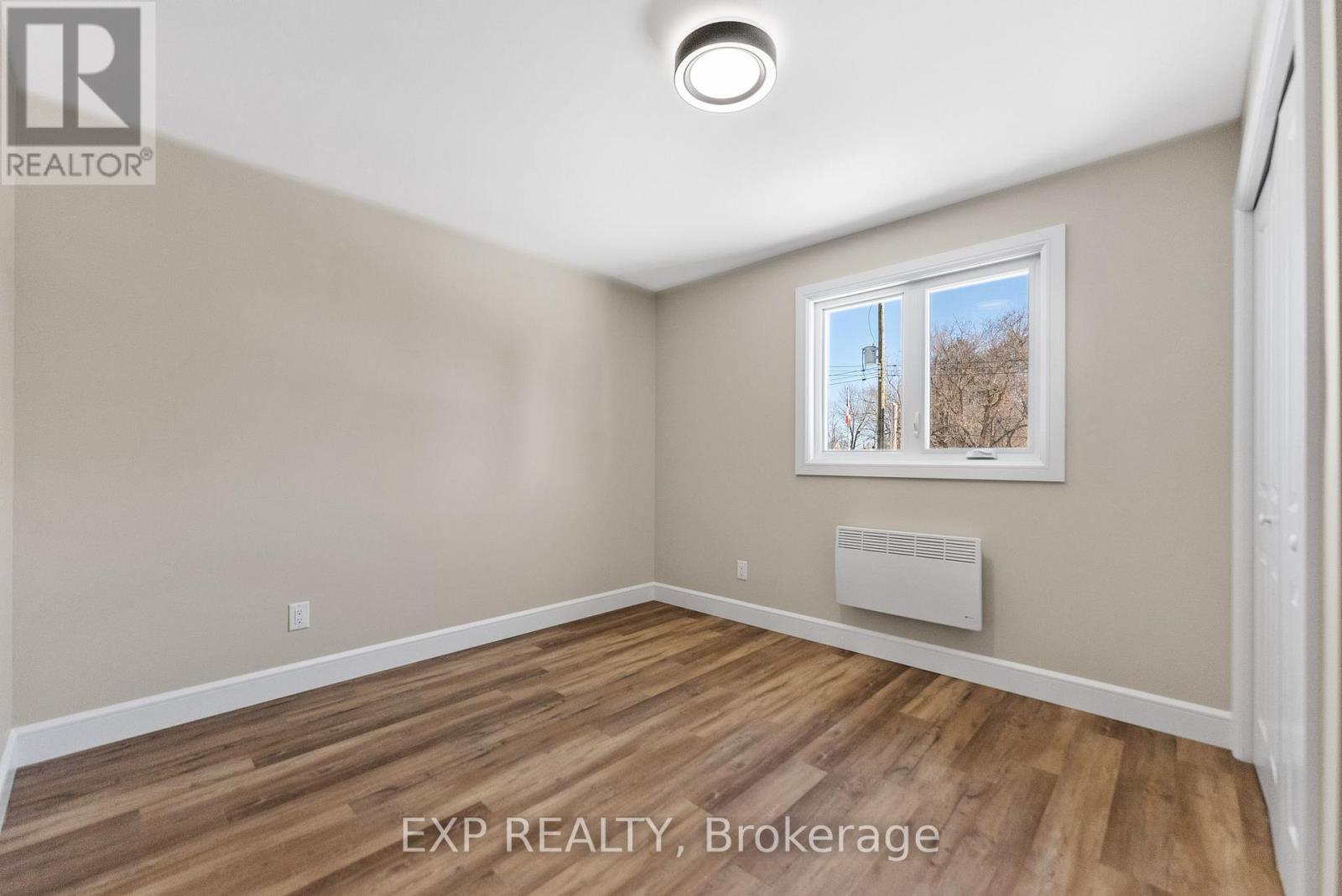 585 Perth Street Property Photo 28