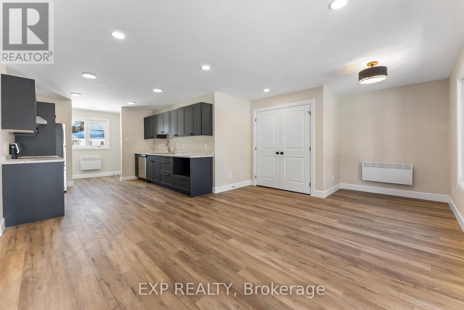 585 Perth Street Property Photo 12
