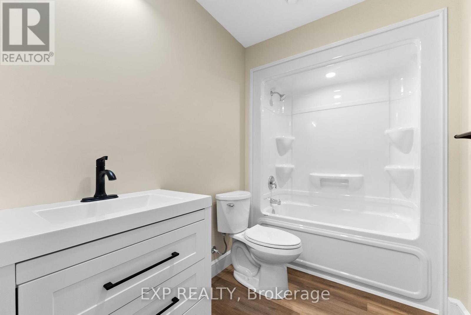 585 Perth Street Property Photo 15
