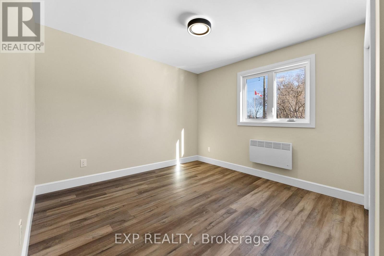 585 Perth Street Property Photo 16