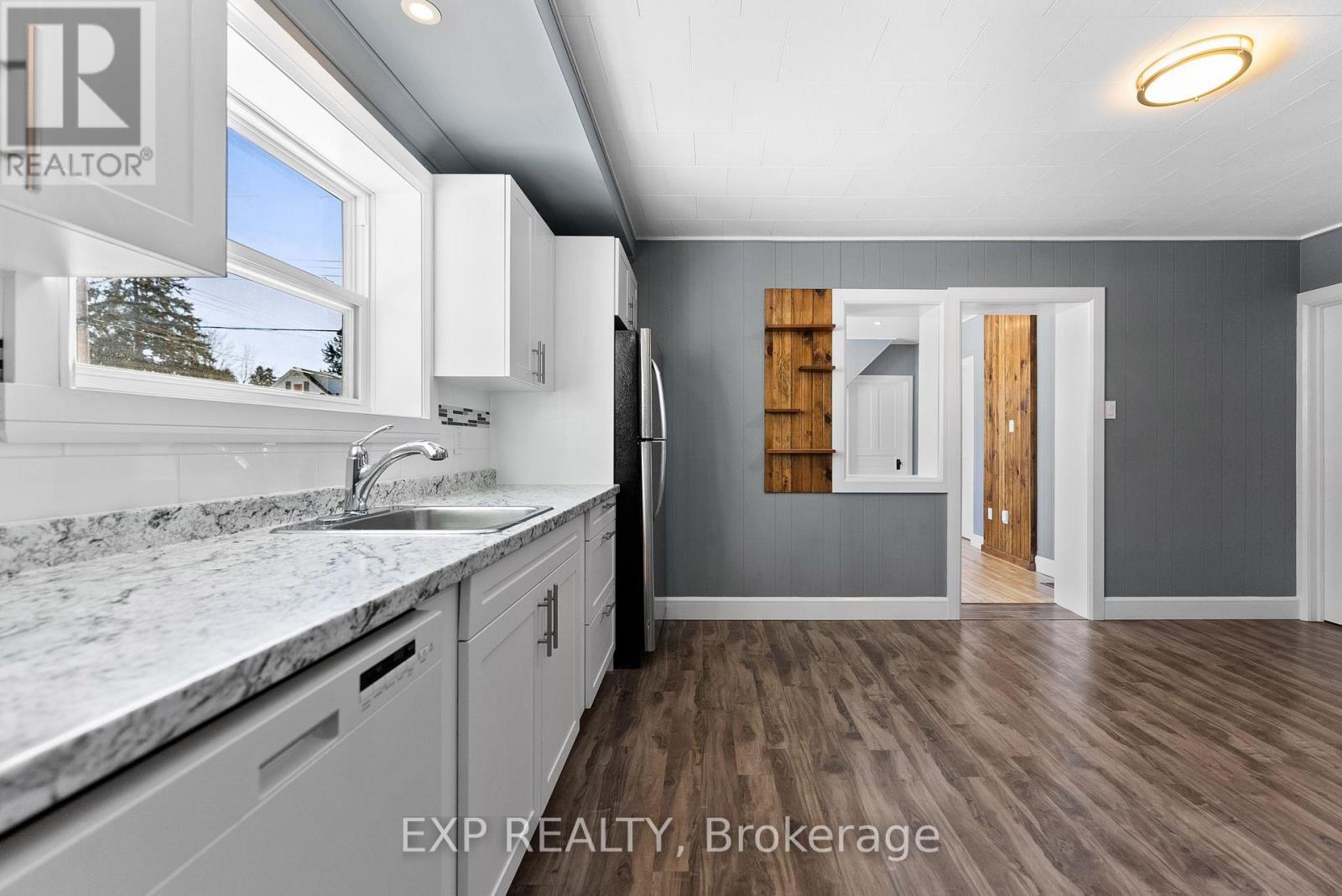 585 Perth Street Property Photo 18