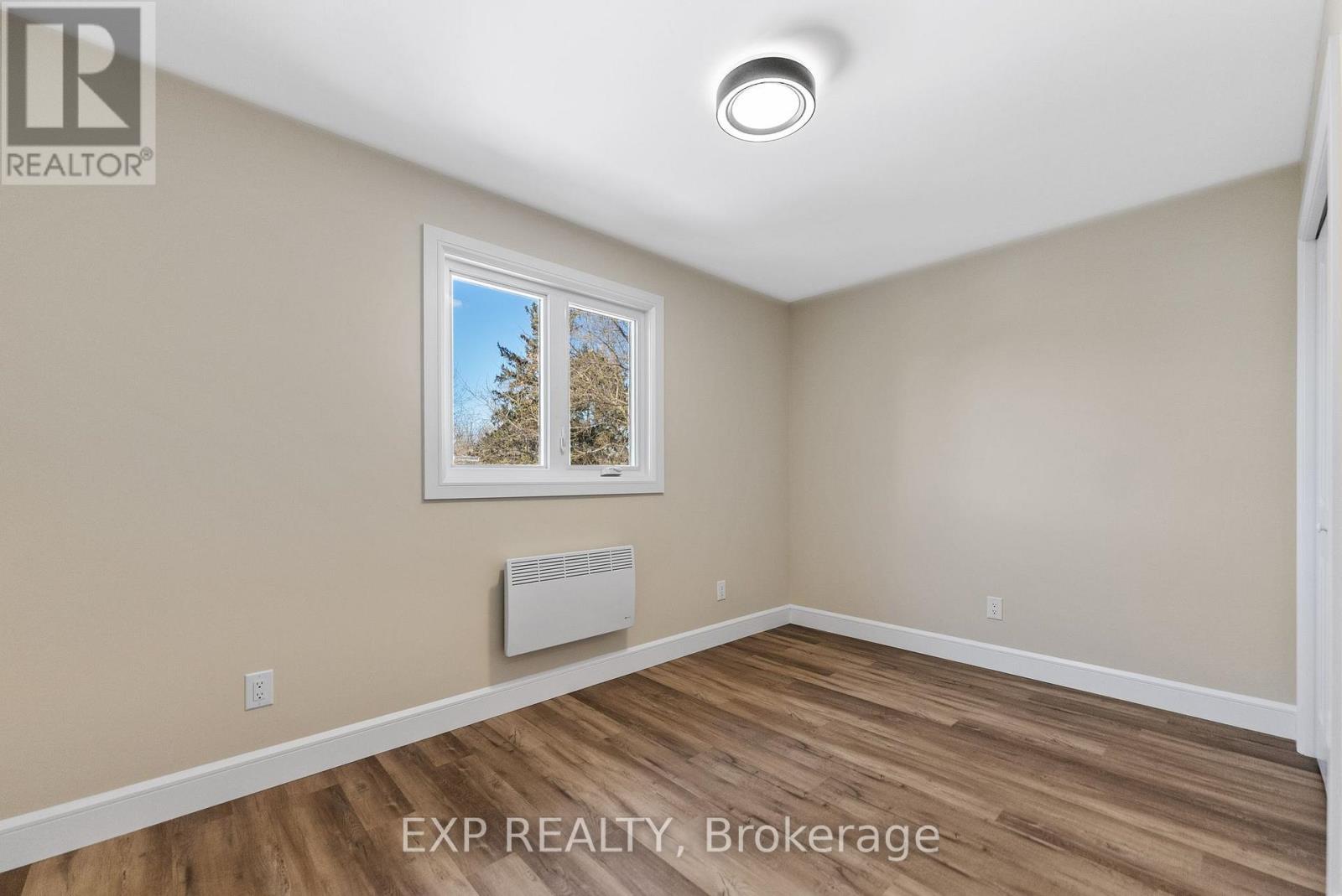 585 Perth Street Property Photo 27
