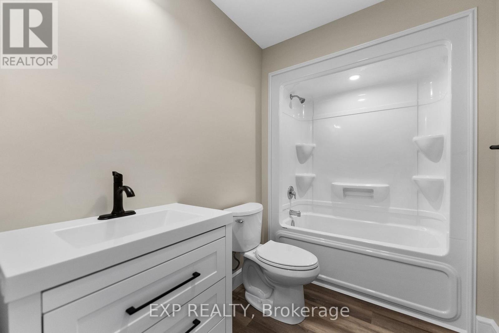 585 Perth Street Property Photo 29