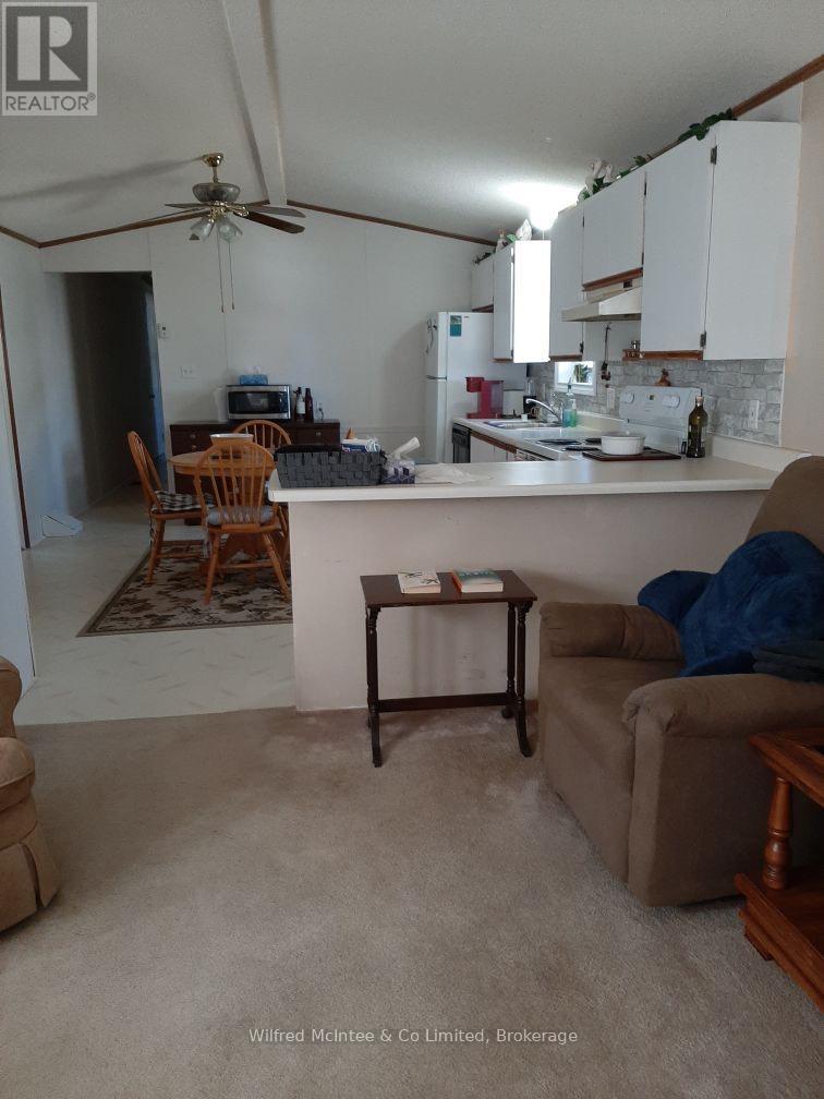 Unit 29 - 302694 Douglas Street Property Photo 12