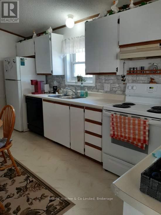 Unit 29 - 302694 Douglas Street Property Photo 13