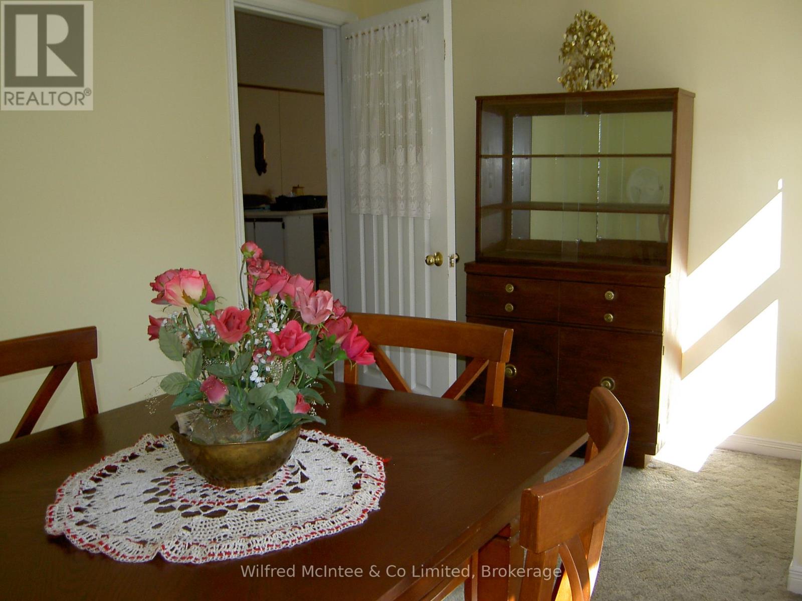 Unit 29 - 302694 Douglas Street Property Photo 16