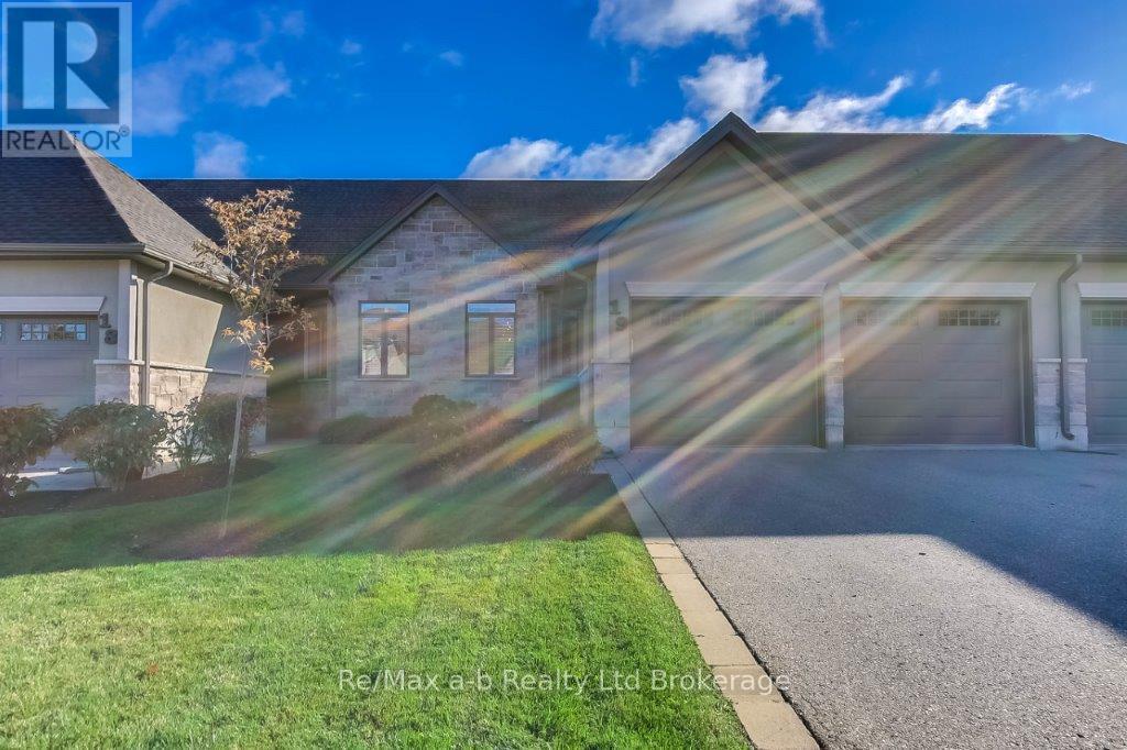 19 - 247 Munnoch Boulevard Property Photo 1