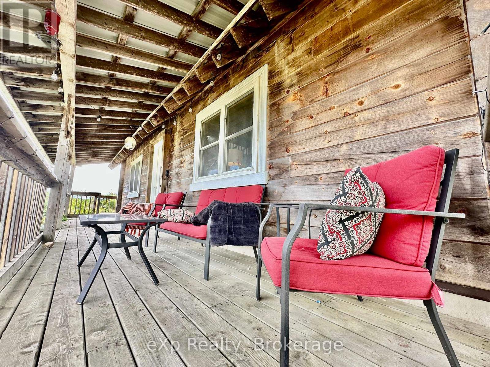 344022 North Line Property Photo 3