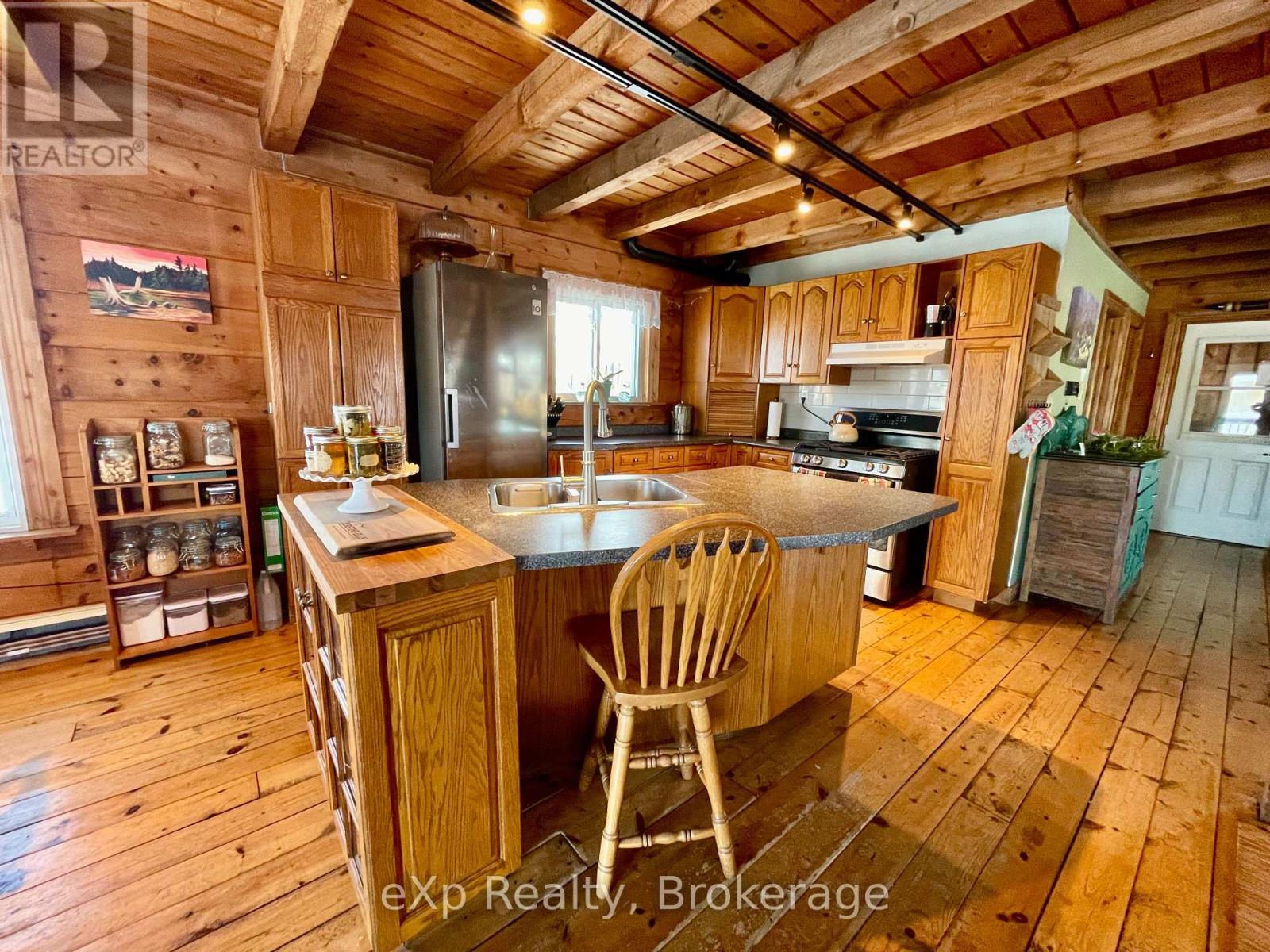 344022 North Line Property Photo 8