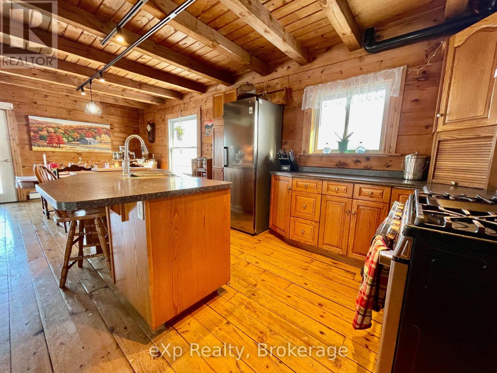 344022 North Line Property Photo 9