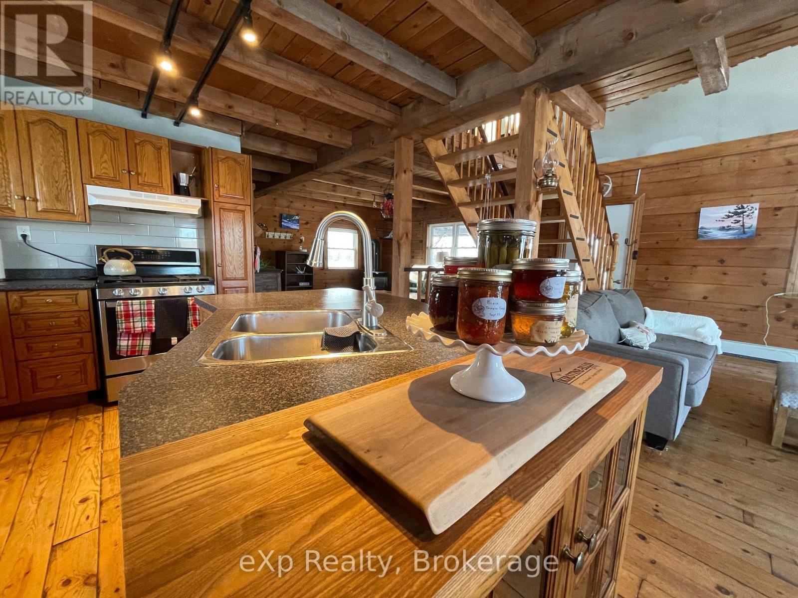 344022 North Line Property Photo 10