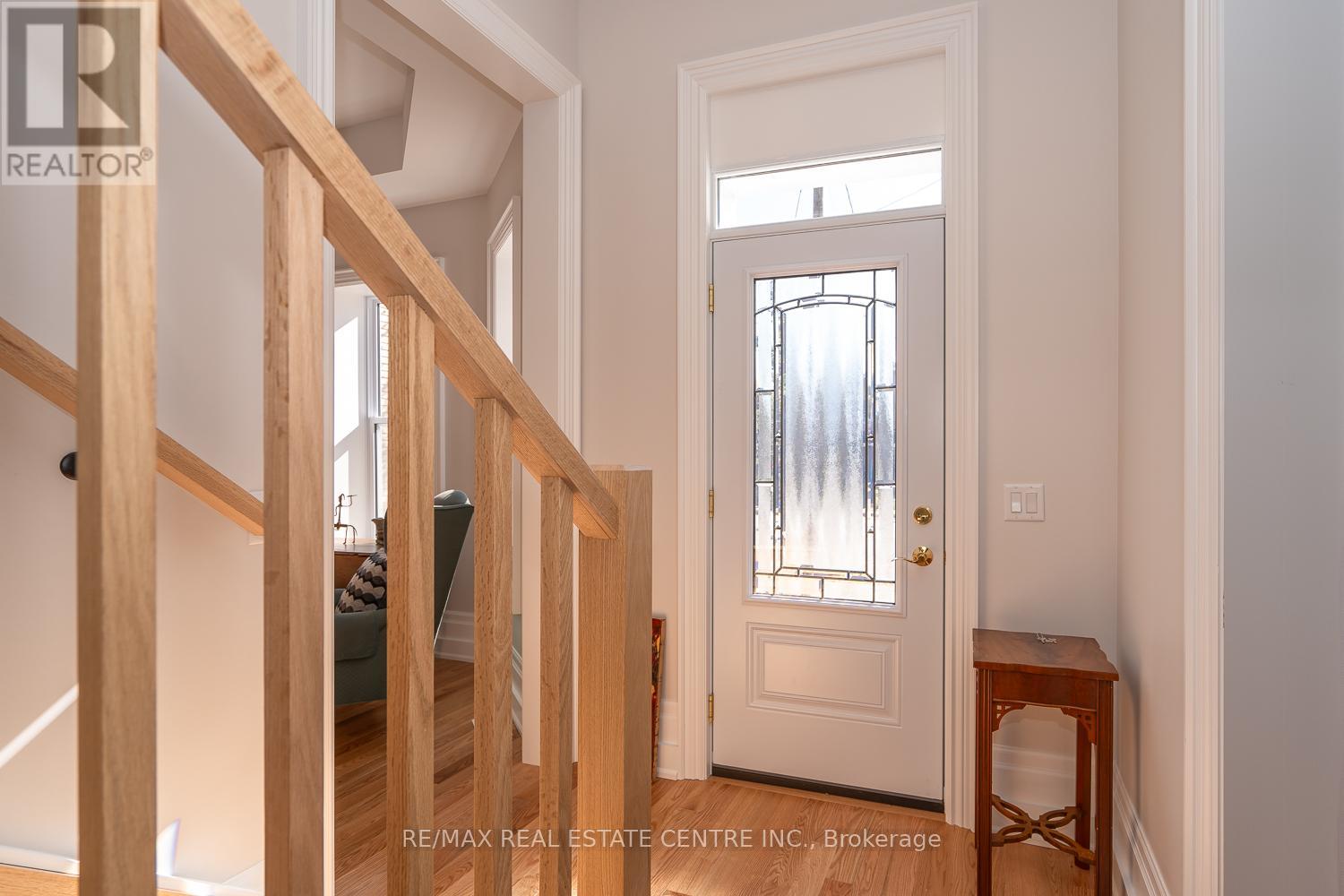 154 Main Street W Property Photo 4
