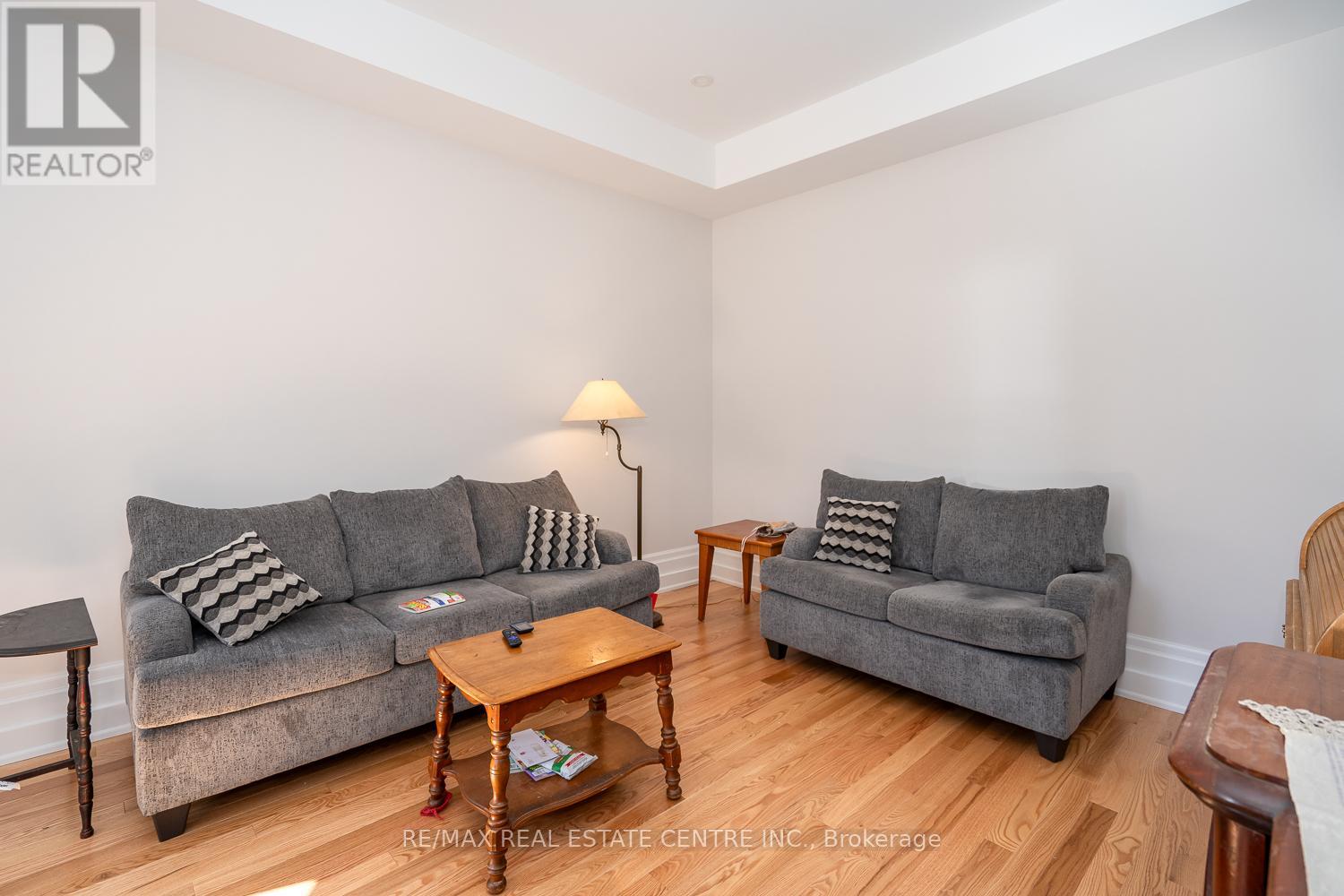 154 Main Street W Property Photo 7